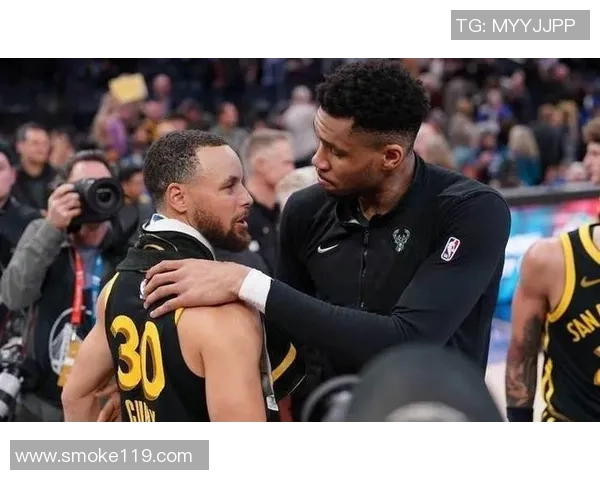 勇士暂84-87雄鹿！字母哥缺阵！库里单节10分！勇士罚球20全中！